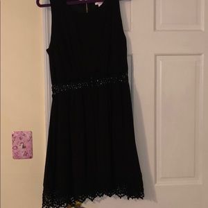 Sleeveless cutout dress with lace detail